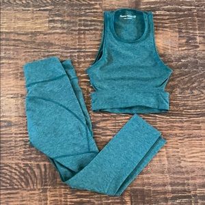 Outdoor Voices Core 3/4 Legging+Slashback Crop Top